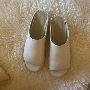 NEW Lauren Manoogian Cream Slides